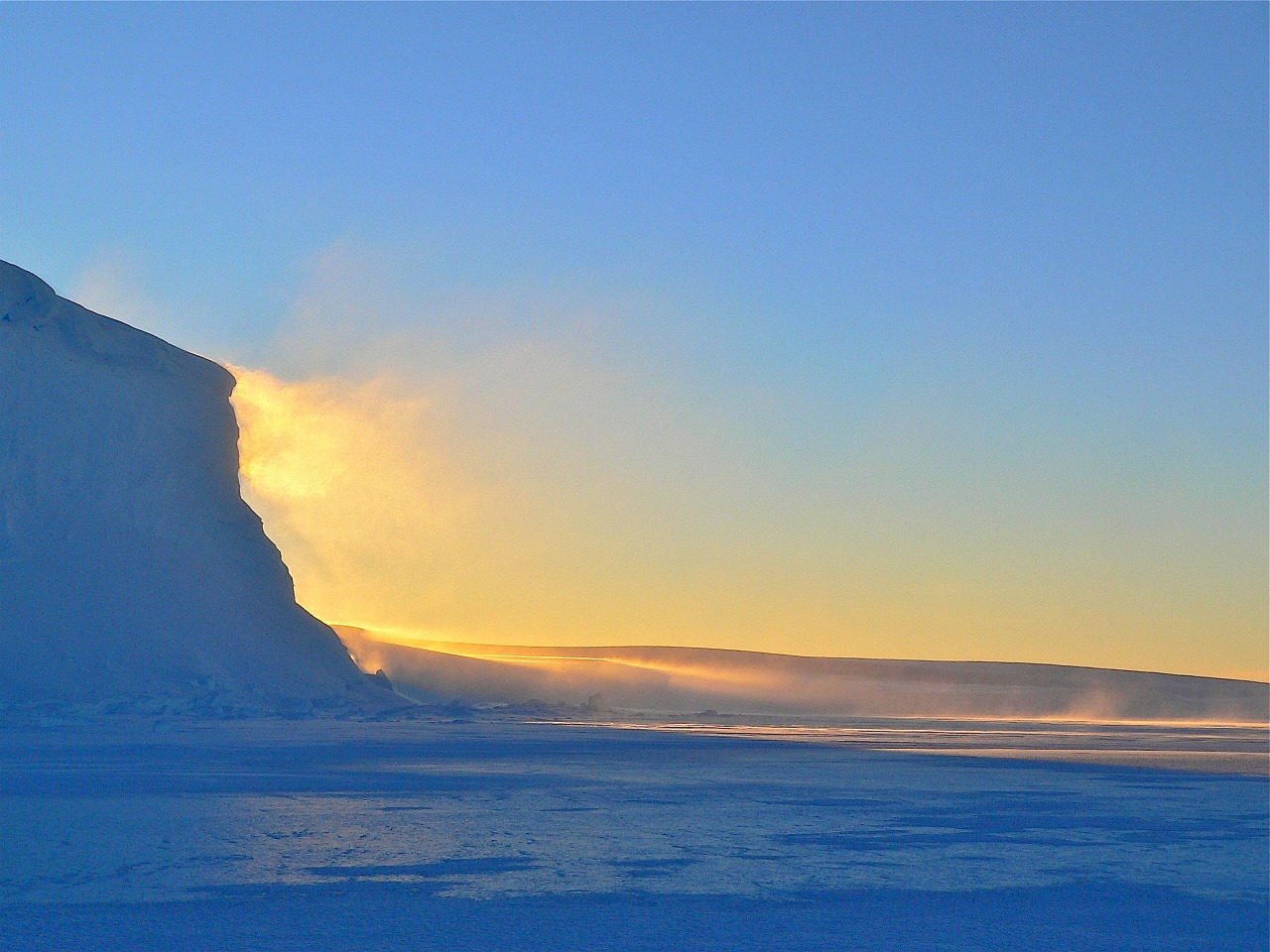 Eiswüste; Quelle: https://pixabay.com/de/photos/eisig-eis-antarktis-eisberg-429133/